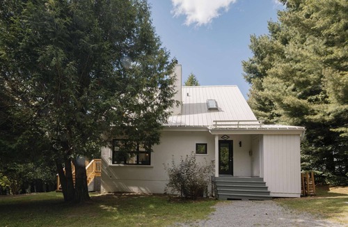 Saint Ferreol les Neiges House | Upper Twin House 1817 - Cottage with a spa, 2 minutes from the Mont-Sainte-Anne