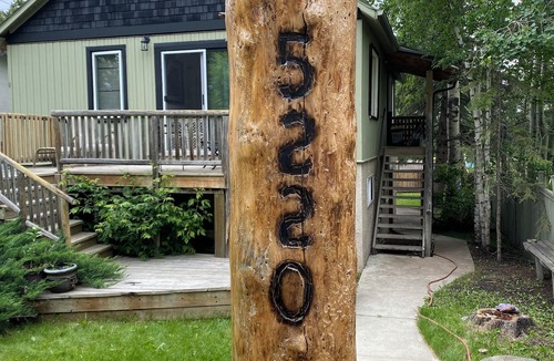 Sylvan Lake Cottage | Upper Cottage Suite in Sylvan Lake - 2 Bedroom, sleeps 2 Adults