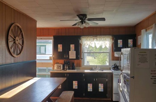Rideau Lakes Cabin | Upper Rideau Resorts Waterfront Cabin#1