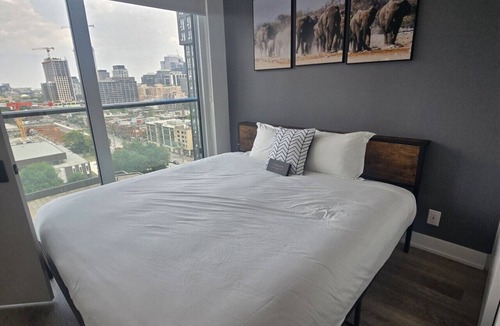 Downtown Toronto Apartment | Upscale 2-Bedroom Residence – Elm Ledbury