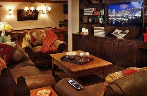 Invermere Cabin | Upscale cabin with gourmet kitchen, outdoor fireplace and rec room