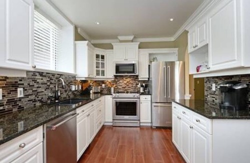 Saanich House | Upscale Character Home with Luxurious Amenities
