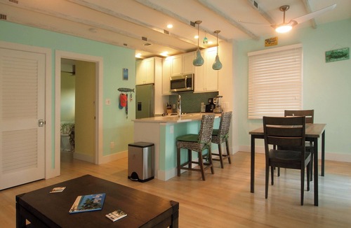 Truman Annex Condo | Upscale end unit home @ Truman Annex close to Duval St