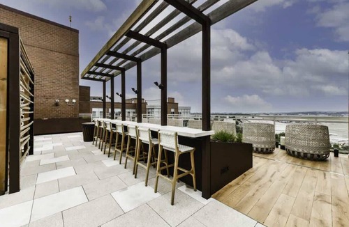 Crystal City Apartment | Urban 2BR Getaway with Rooftop Views, Gym & Parking