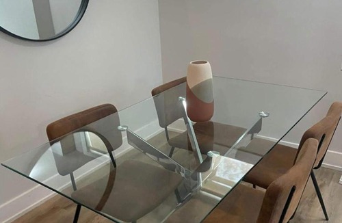 Junction Triangle Apartment | Urban Chic Getaway in Lansdowne Comfort N Style