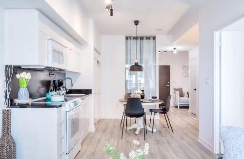 CityPlace House | Urban Down Town 2BR plus Den Condo with Parking