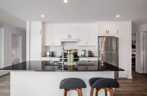 Griffintown Apartment | Urban Living in Griffintown | Free Parking