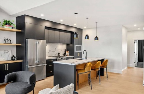 Killarney House | Urban Luxury 2 Bed | Garage | Min to DT