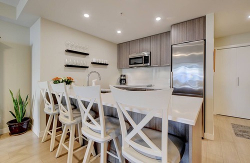 Downtown Victoria Condo | Urban Oasis in Historic Victoria