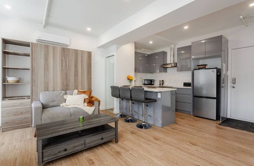Downtown Montreal Apartment | Urban Oasis on Bishop – Live the MTL Vibe