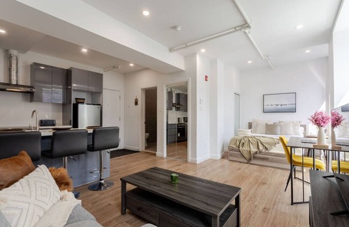 Downtown Montreal Apartment | Urban Oasis on Bishop – Live the MTL Vibe