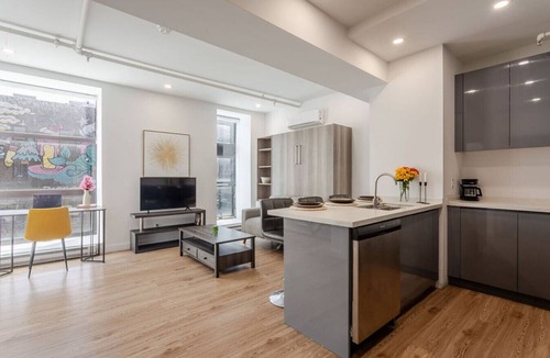 Downtown Montreal Apartment | Urban Oasis on Bishop – Live the MTL Vibe