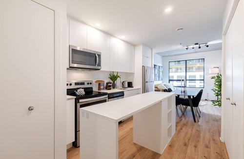 Quartier des Spectacles Apartment | Urban Retreat | Free Parking + Gym