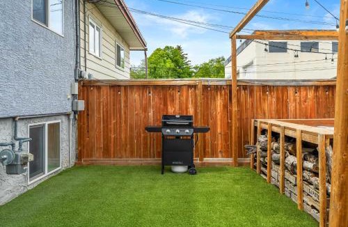 Inglewood House | Urban Sanctuary Balcony and Yard in Inglewood YYC