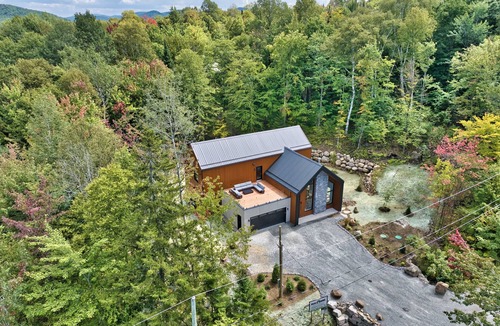 Lac Superieur Village Ski Chalet | Utopi@ chalet - Hot tub/Indoor parking/Kayak