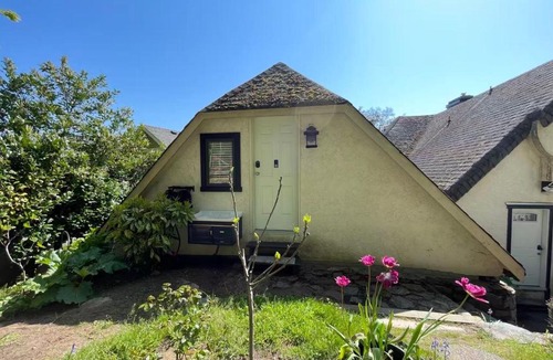 Saanich East House | UVIC Ocean View Private Guesthouse