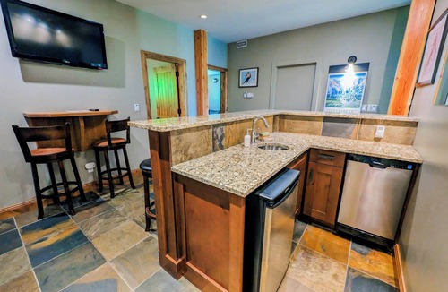 Golden Ski Chalet | Valhalla: 6 bedroom luxury home at Kicking Horse Mountain Resort