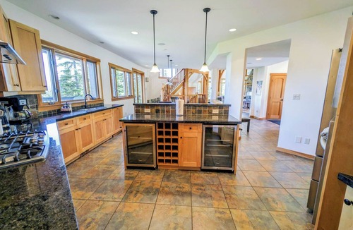 Golden Ski Chalet | Valleyview Chalet: 5-bedroom luxury mountain home