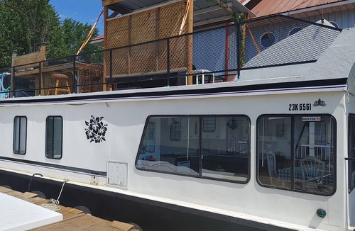 Queensborough Boat Rental | Vancouver 2 bedroom