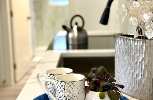 Fraserview House | Vancouver Katherine 2BD 2BA Laneway Home