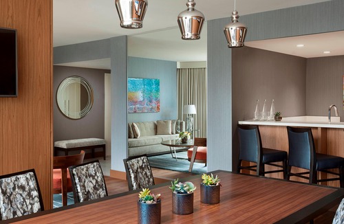 Coal Harbour Hotel | Vancouver Marriott Pinnacle Downtown Hotel
