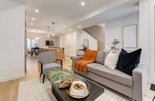 Shaganappi House | "Vanilla Golden Hour"-3 Bdrm mins from Downtown!