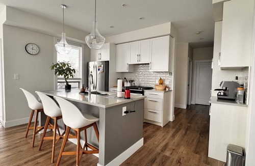 Abbotsford Apartment | Ventura In Downtown, walking distance to all essentials.