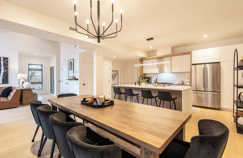 Mont-Tremblant Condo | Verbier L'Ours | Ski Mountain View | Shuttle/Spa & Pool Access | Covered Parking & EV Charger