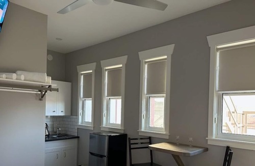 Merritt House | Very Nice, Super Clean, Downtown Hotel Room & Kitchenette