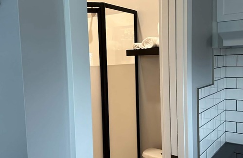 Merritt House | Very Nice, Super Clean, Downtown Hotel Room & Kitchenette