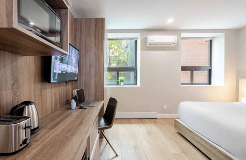 Gay Village Hotel | Vibe Queen – Central Montreal