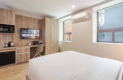 Gay Village Hotel | Vibe Queen – Central Montreal