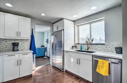 Montgomery Park Cottage | Vibrant ABQ Adobe Den: Mtn Views, Walk to Park!