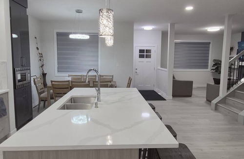Southwest Edmonton House | Vibrant Homestead