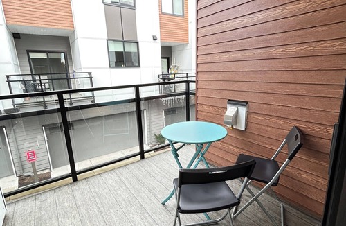 Surrey House | Vibrant South Surrey