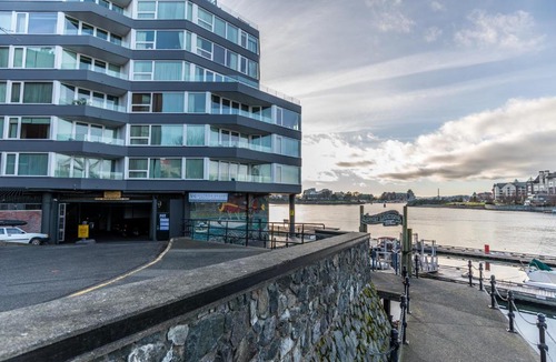 Inner Harbour Hotel | Victoria Regent Waterfront Hotel & Suites