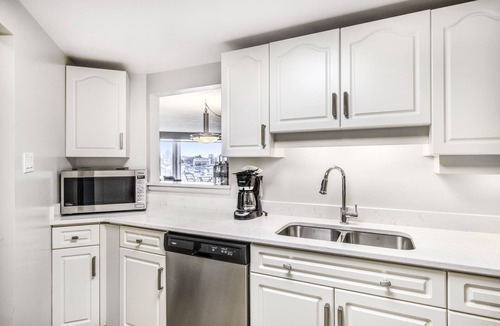 Inner Harbour Hotel | Victoria Regent Waterfront Hotel & Suites