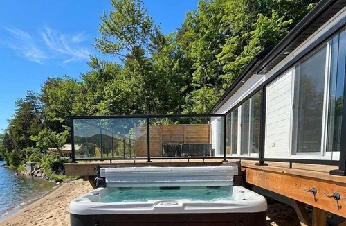 Saint-Laurent-de-l'ile d'Orleans Ski Chalet | View Spa and St-Lawrence River - The DG Chalet