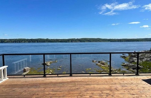 Saint-Laurent-de-l'ile d'Orleans Ski Chalet | View Spa and St-Lawrence River - The DG Chalet