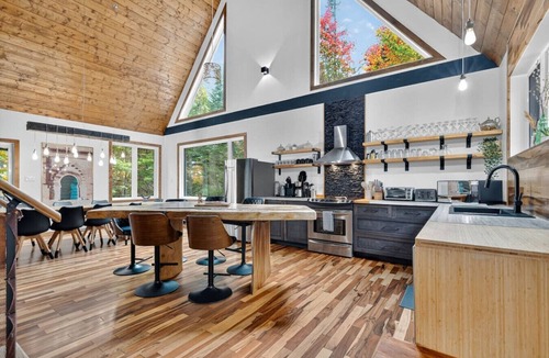Saint Come Ski Chalet | Villa Nature Luxe Chalet: Lake Access+Private Spa
