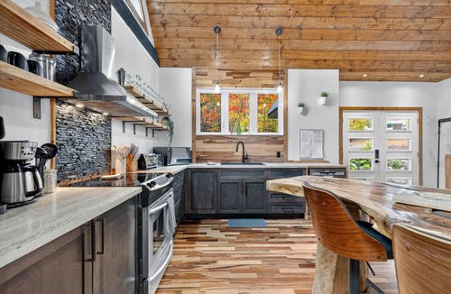 Saint Come Ski Chalet | Villa Nature Luxe Chalet: Lake Access+Private Spa