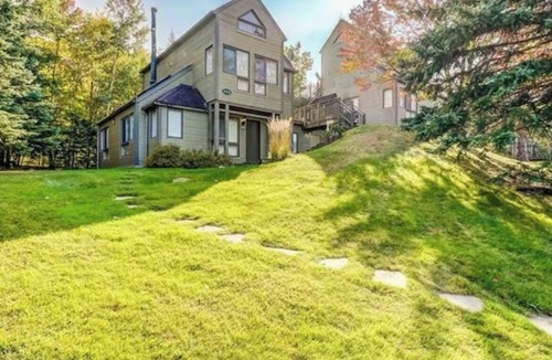 Mont-Tremblant Pedestrian Village Apartment | Villa Papousse