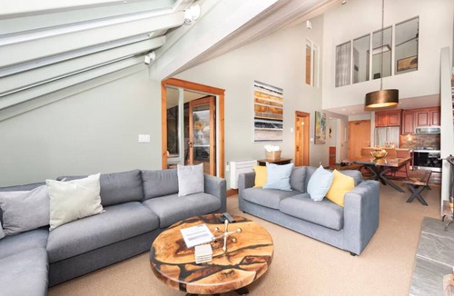 Whistler Village Cabin | Village Centre Loft- Private Hot Tub/Ski Mtn VIEW!