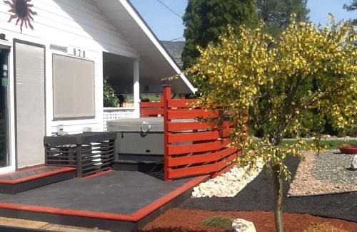 Oliver Bed & Breakfast | Vintage Merlot Bed and Breakfast