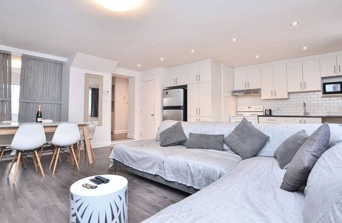De Lorimier Apartment | Vrbo Property