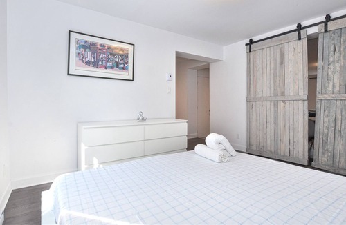 De Lorimier Apartment | Vrbo Property