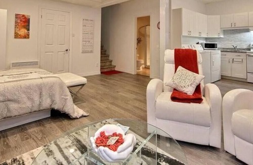 La Haute-Saint-Charles Apartment | Vrbo Property
