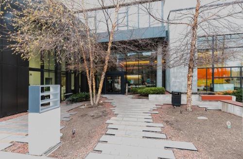 West Loop Gate Apartment | W Loop Studio w Deck Pool Gym 3 blocks to L CHI-644