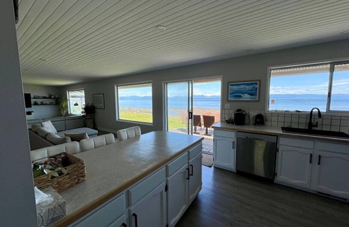 Campbell River House | Walk-On Oceanfront Home Steps From Stories Beach