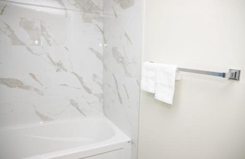 Southeast Calgary Apartment | Walk out Basement Suit